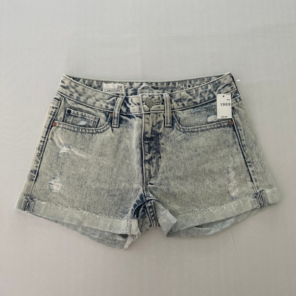 (NWT) Gap 1969 Women’s Distressed Wash Denim Shorts, Size: 24 - Picture 1 of 12